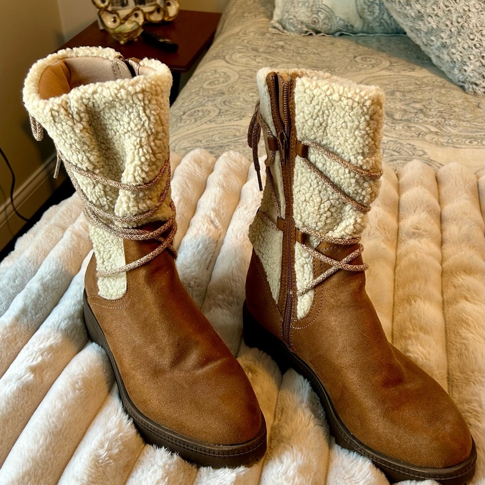 Life Stride Tan and Cream Winter Boots
